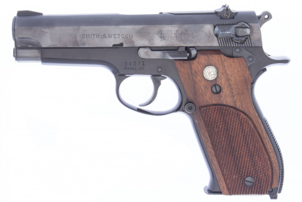 Pistole samonabíjecí Smith & Wesson 39 č.1