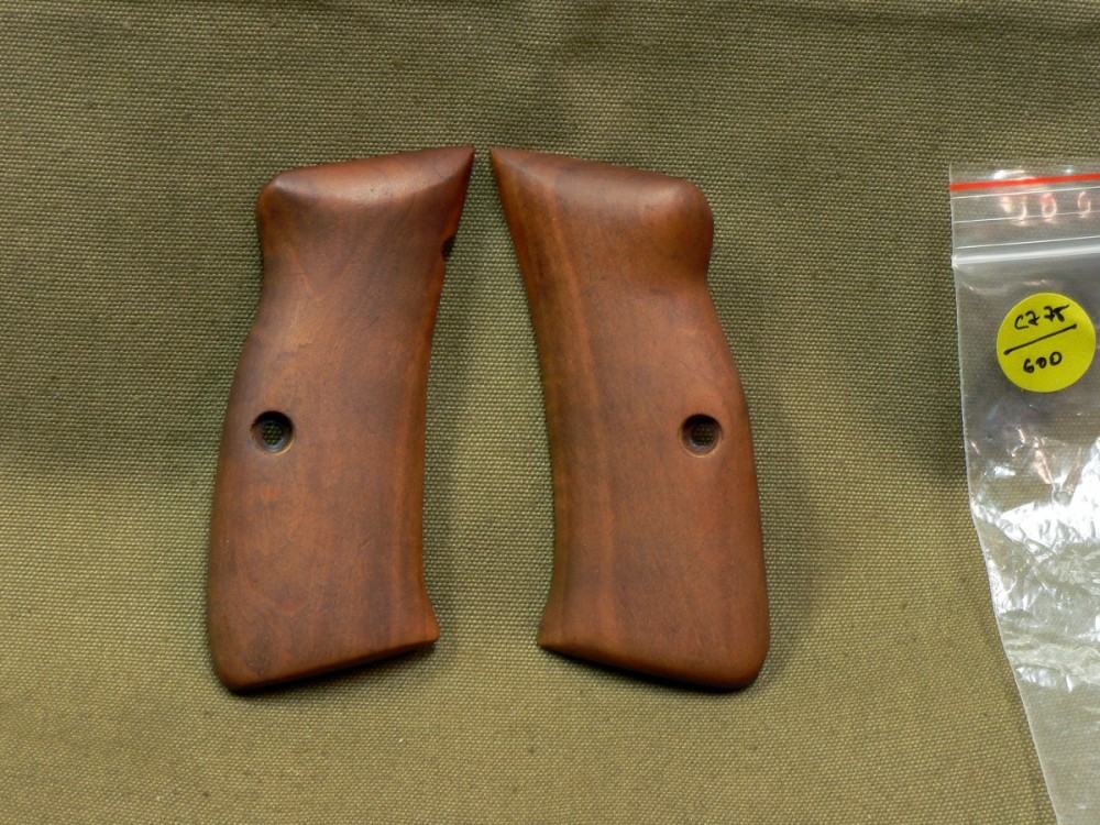 Střenky CZ 75 dřevo hladké č.1