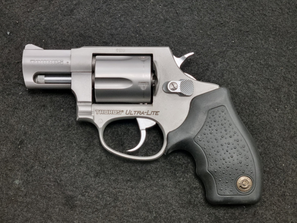 Revolver Taurus 856 UltraLite 2