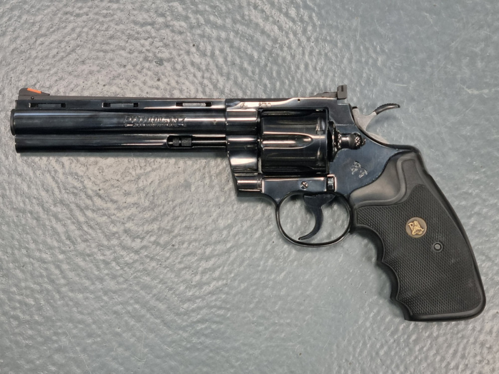 Revolver Colt Python 6