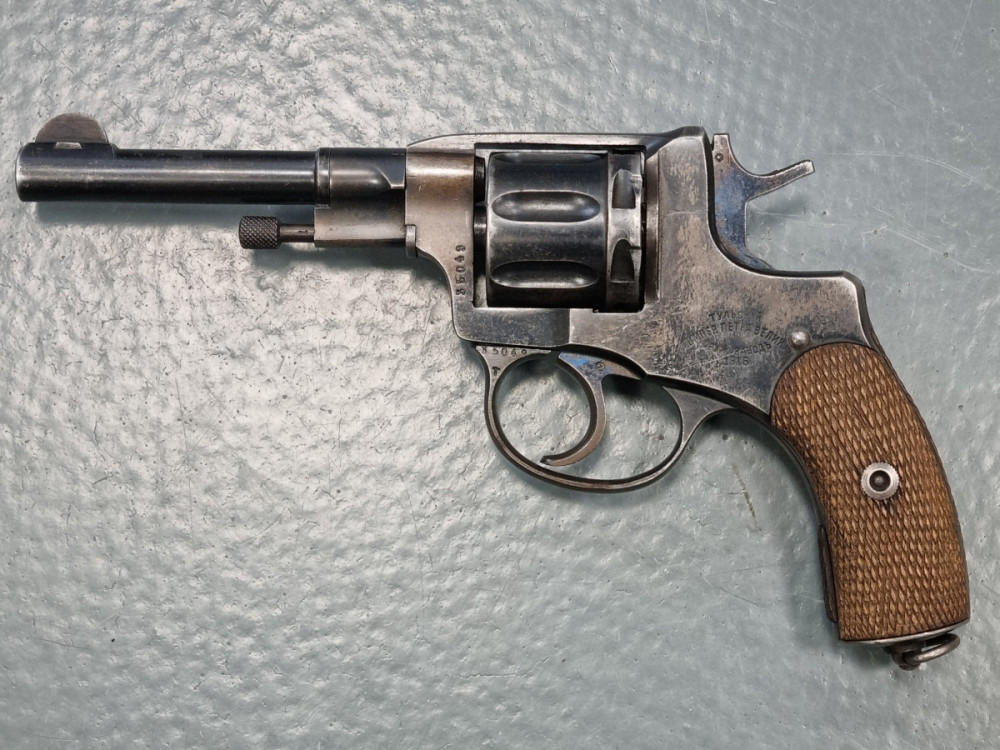 Revolver Nagant M1895 s pouzdrem - KOMISE č.1