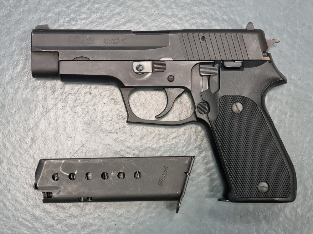 Pistole samonabíjecí Sig Sauer P220 .45 ACP - KOMISE č.1