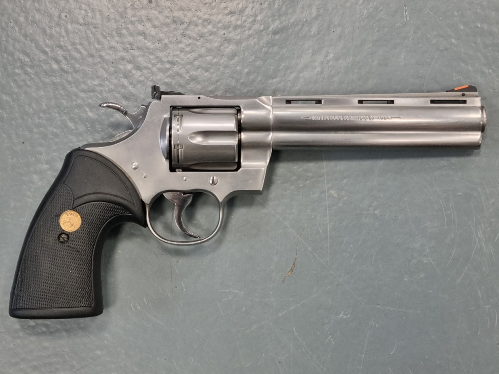 Revolver Colt Python 6