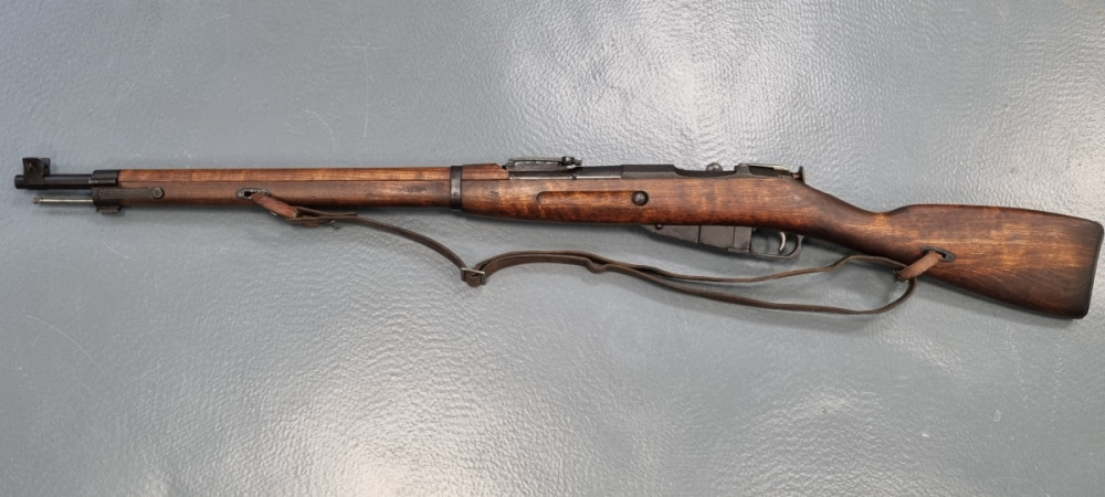 Opakovací puška Tikka M27