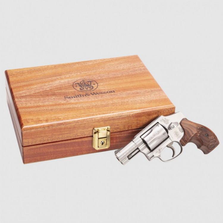 Revolver Smith & Wesson 640 Engraved 2