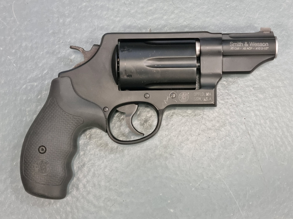 Revolver Smith&Wesson Governor č.2