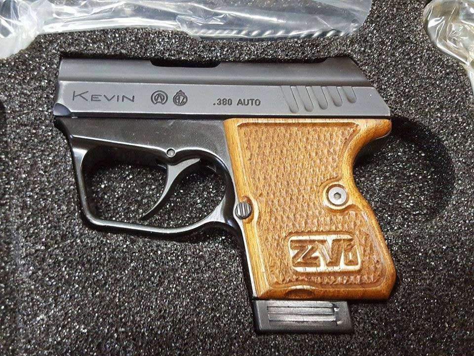 Pistole Kevin model 704 9Br č.1