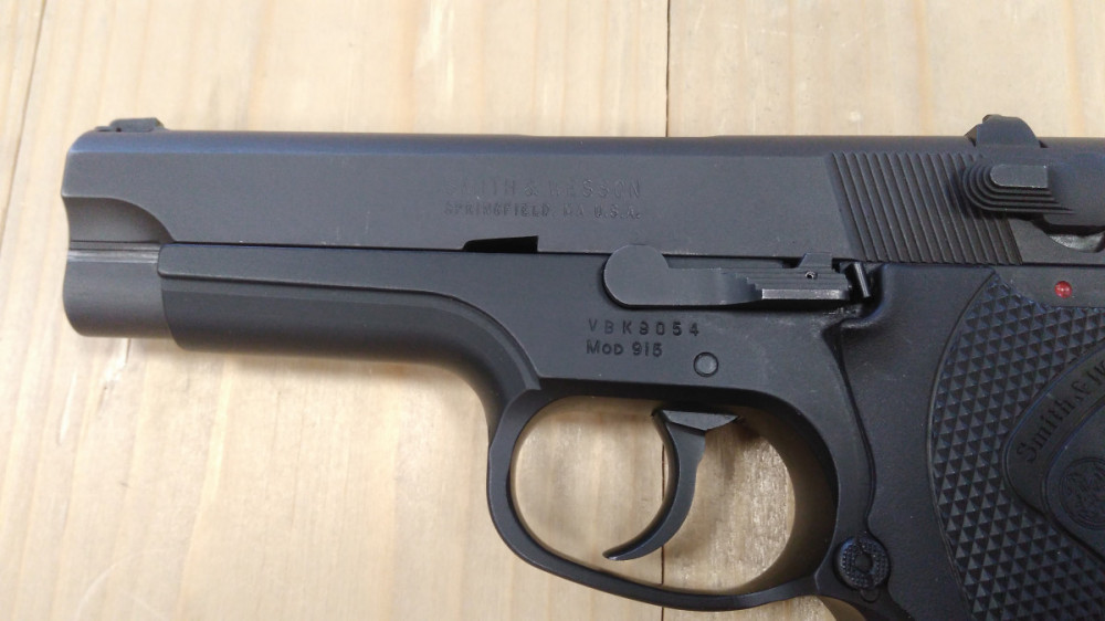 Pistole Smith & Wesson 915 č.3
